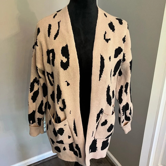 Zesica leopard print cardigan with pockets. - Picture 1 of 6